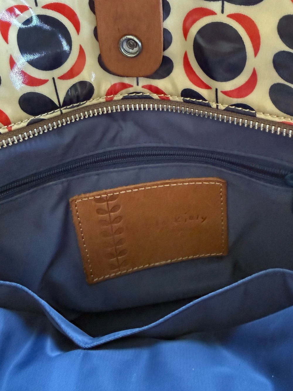 Orla Kiely Classic Flower and Stem Pattern Bag - Picture 5 of 16